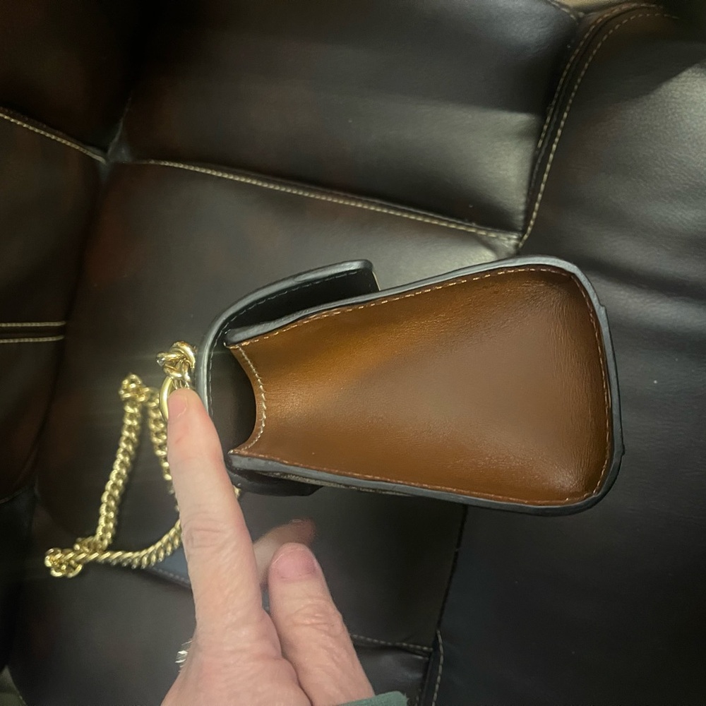 Gucci Padlock Black and Gold Crossbody Bag - Picture 4 of 9